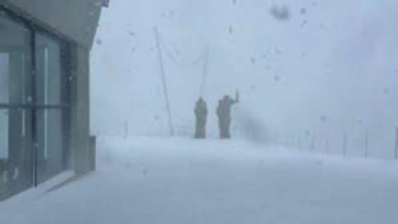 تساقط الثلوج في مايو يباغت سكان مناطق متفرقة داخل الأراضي التركية